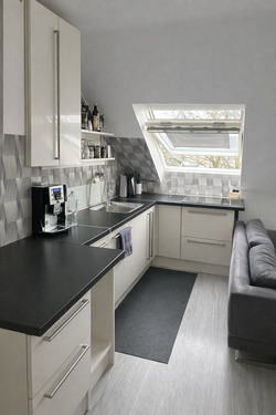 Küche - Seltene Gelegenheit: 2 Schlafzimmer & 2 Bäder - Ruhige Lage mit Top-Anbindung