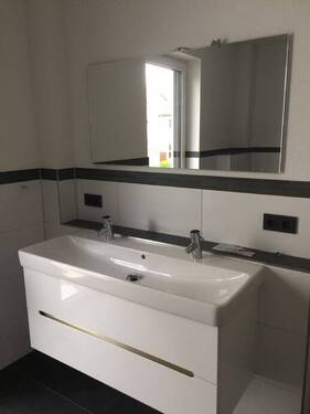 Bild 4 - Attraktive 2,5-Zimmer-Wohnung, 72 qm, großer Balkon, BJ 2020, Zentrum VS-Schwenningen