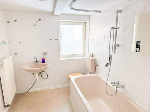 Bad - Etagenwohnung mit 66,00 m&sup2; in Kaufungen zur Miete