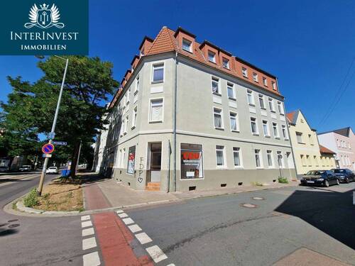 01. Fassadenansicht (straßenseitig) - renoviertes Mehrfamilienhaus in guter Lage Magdeburgs, nahe der Elbe
