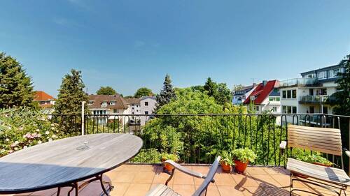 Terrasse Ansicht I - Modernisierte Drei-Zimmer-Altbauwohnung mit Stuck, Balkon und Blick ins Grüne