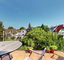 Modernisierte Drei-Zimmer-Altbauwohnung mit Stuck, Balkon und Blick ins Grüne - Frankfurt am Main Sachsenhausen