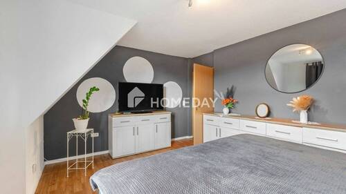 1. OG Schlafzimmer 2 - 