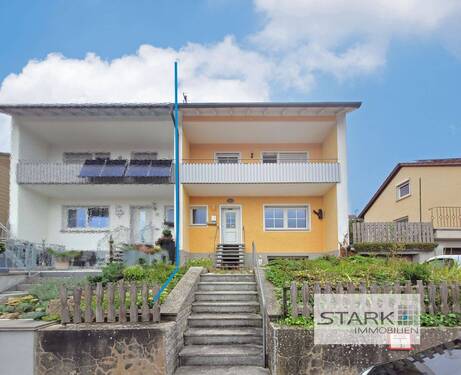 Außenansicht komplett.jpg - Doppelhaushälfte mit Aussicht, Garten & Garage – ein Eigenheim für Anpacker!