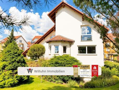 Idyllischer Blick - Sofort verfügbar: Architektenhaus mit sonniger Terrasse, zwei Garagen und idyllischem Gartenbereich