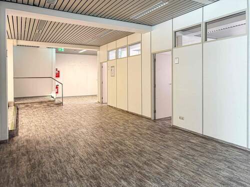 Flur / Empfang - Büro mit 205,00 m&sup2; in Kiel zur Miete