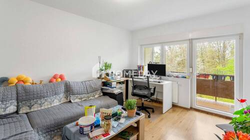 Wohnzimmer 1 - Charmante 3-Zimmer-Wohnung mit Balkon und Gestaltungspotenzial in Pirmasens