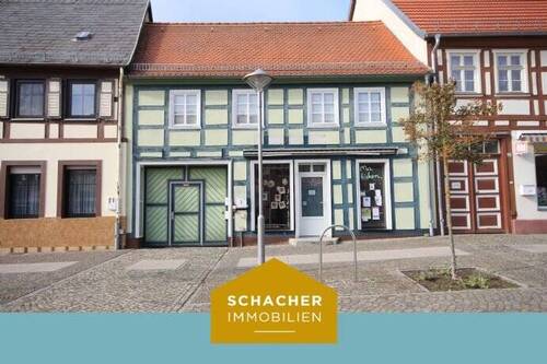 Hausansicht - Historisches Fachwerkhaus mit 3 Einheiten + einem weiteren Einfamilienhaus in direkter Nähe vom Rathaus