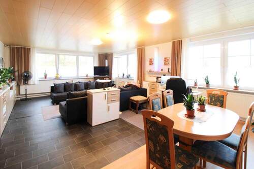 Großzügiges Wohnzimmer - 5 Zimmer Einfamilienhaus in Zarrendorf