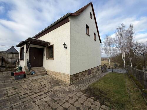 Einfahrt - Einfamilienhaus mit 92,00 m&sup2; in Niedertrebra zum Kaufen