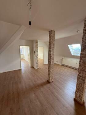 Wohn- und Essbereich - Großzügige 3-Zimmer-Wohnung - 540,00 EUR Kaltmiete, ca.  83,50 m² Wohnfläche