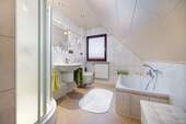 Zweites Badezimmer - 