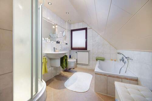 Zweites Badezimmer - 