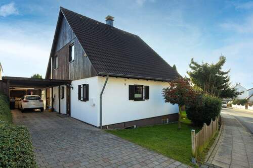 Hausansicht Einfahrt - 