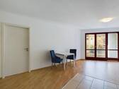 Wohnraum mit Balkonzugang - Etagenwohnung mit 68,00 m&sup2; in Kirchheim zum Kaufen