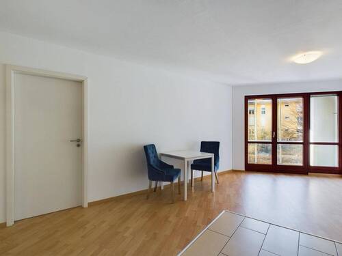 Wohnraum mit Balkonzugang - Etagenwohnung mit 68,00 m&sup2; in Kirchheim zum Kaufen