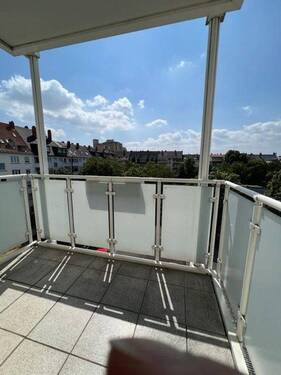Balkon zum Hof - 3 Zimmerwohnung 4. OG mit Balkon in ruhiger, zentraler Lage inkl. PKW Stellplatz und Einbauküche
