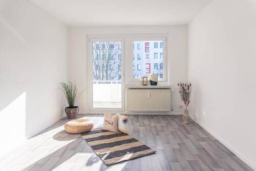Wohnzimmer Vergleichswohnung - 3 Zimmer Etagenwohnung zur Miete in Chemnitz