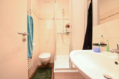 Badezimmer mit Dusche - 