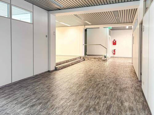 Flur / Empfang - 6 Zimmer Büro in Kiel