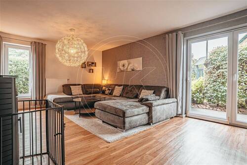 Großzügiges Wohnzimmer - 