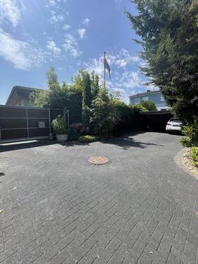 Hof und Carport - 6 Zimmer Einfamilienhaus zum Kaufen in Wunstorf