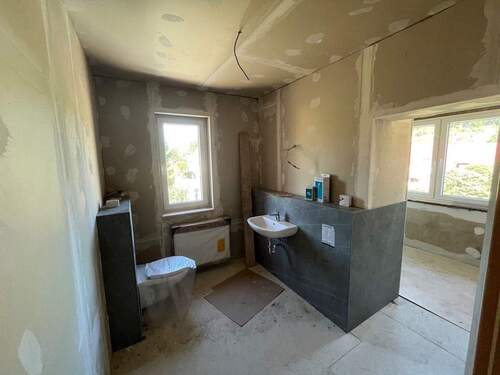 004020156800_302_350_02102025030245471 - 