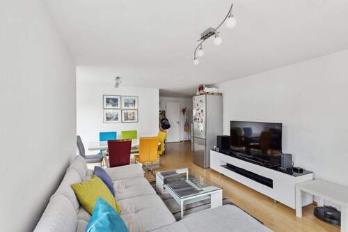 Wohnzimmer - 3 Zimmer Etagenwohnung zum Kaufen in Ludwigsburg