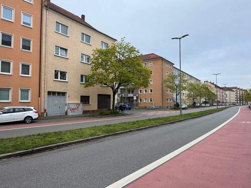 Straßenansicht - Moderne 3-Zimmer-Wohnung in Hummelstein - Erstbezug nach Sanierung
