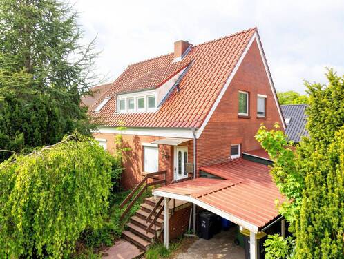 Außenansicht - Großzügige Doppelhaushälfte mit Balkon, Terrasse & vielseitigen Nutzungsmöglichkeiten in Hage