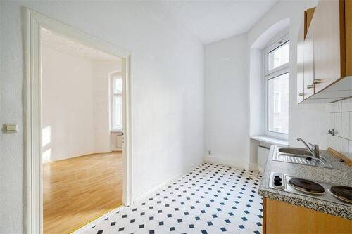 Raumperspektive vor Sanierung - 1 Zimmer Etagenwohnung in Berlin