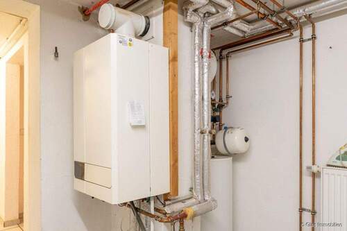 GasBrennwertheizung mit zentraler Warmwasserversor - 