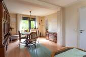 Wohn-/Esszimmer mit angrenzender Küche und Zugang - 5 Zimmer Einfamilienhaus in Völklingen