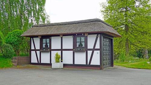 Einzelgarage vor dem Haus - 