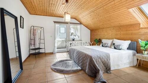 1. OG Schlafzimmer 1 - 