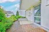Hauseingang - Etagenwohnung mit 83,60 m² in Kassel zum Kaufen