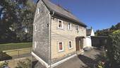 Ansicht mit Eingangsbereich - Einfamilienhaus mit 67,00 m² in Lichtenau zum Kaufen