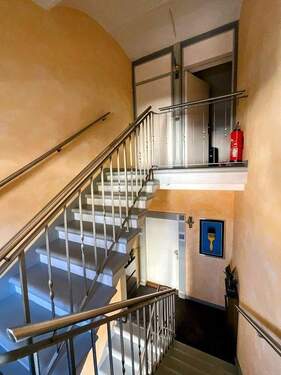 Treppenhaus-1 - Etagenwohnung mit 66,50 m&sup2; in Braunschweig zur Miete