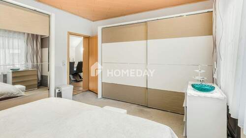 1. OG Schlafzimmer 2 - 