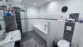 Hauptwohnung - Vollbad - 
