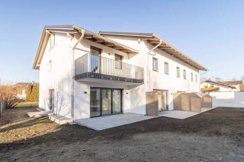 Schwarzenbergstr4_Nicklheim_20250121____Q9A2316_23x15cm_300dpi.JPG - 3 Zimmer Reihenendhaus in Raubling