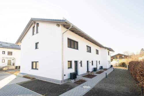 Schwarzenbergstr4_Nicklheim_20250121____Q9A2080_23x15cm_300dpi.JPG - Reihenendhaus mit 100,00 m&sup2; in Raubling zum Kaufen