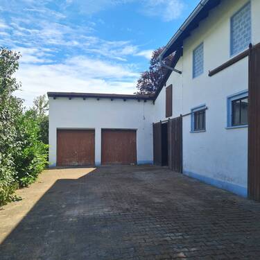 Garagen und Parkfläche - Bauernhaus, Landhaus mit 209,40 m&sup2; in Niedertaufkirchen zum Kaufen