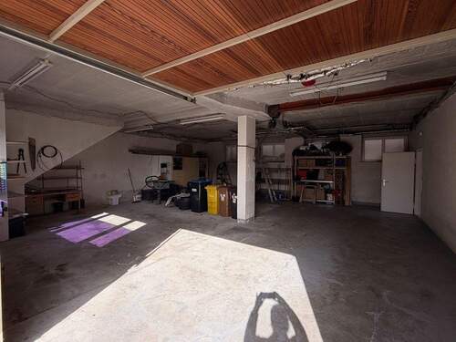 Garage mit Hebekran - 