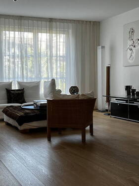 Wohnzimmer - 4 Zimmer Etagenwohnung zum Kaufen in Frankfurt
