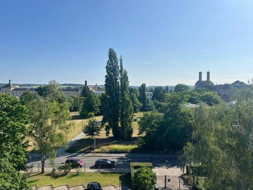 Blick Balkon - 3 Zimmer Etagenwohnung zum Kaufen in Dresden