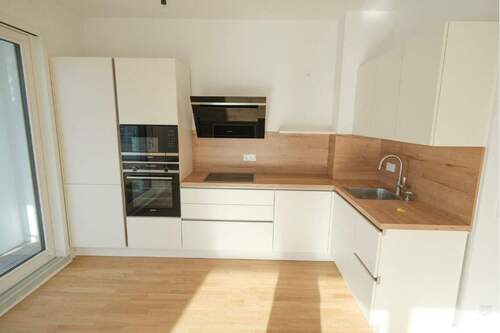 Moderne Einbauküche mit Elektrogeräten - 3 Zimmer Etagenwohnung zur Miete in München