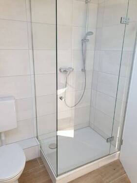 Bad mit Dusche - 