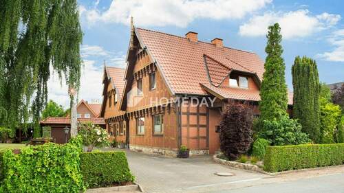 Außenansicht 3 - Zwei großzügige Wohneinheiten auf traumhaftem Grundstück - Wohnen & Vermieten in idyllischer Lage