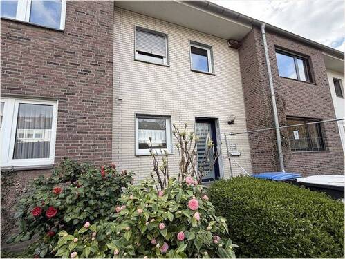 2 Zimmer-Mietwohnung - Außen - Zwei-Zimmer-Wohnung im Obergeschoss eines Zweifamilienhauses